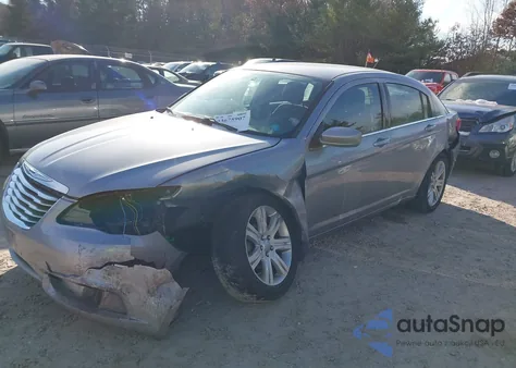 2013 Chrysler 200 Touring z USA, uszkodzony, nr VIN 1C3CCBBB0DN570222